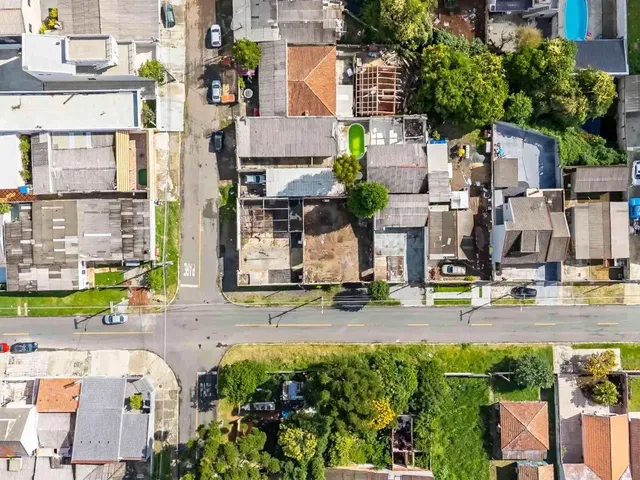 Terreno à venda, no bairro Capão Raso em Curitiba