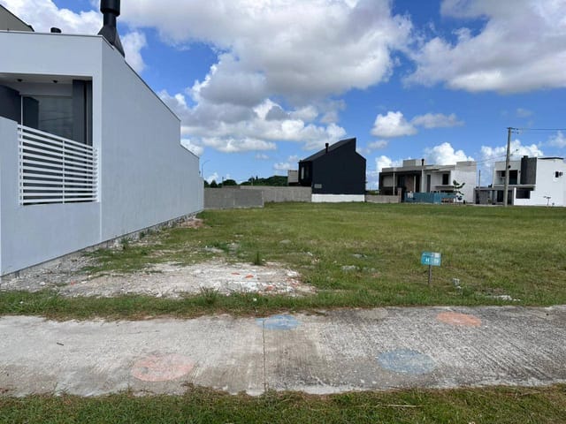 Terreno com 182m², à venda, no bairro Três Vendas em Pelotas