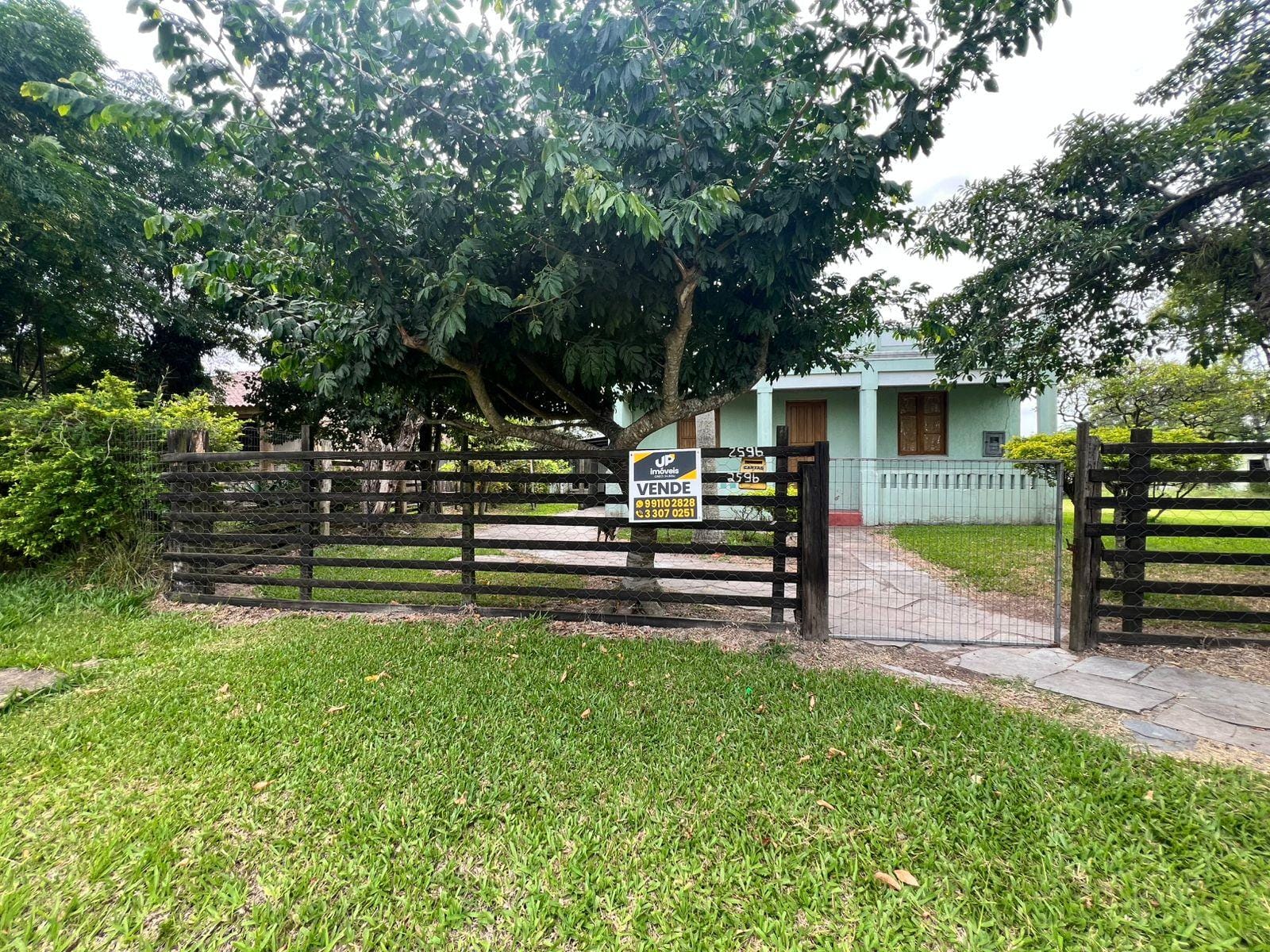Terreno à venda na Av. Vinte e Cinco de Julho - com 9.765 m² de área total, sendo 15 metros de frente para a Avenida.