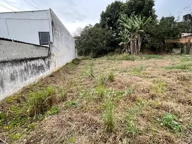 Terreno com 329m², à venda, no bairro Vila Menino Jesus em Caçapava