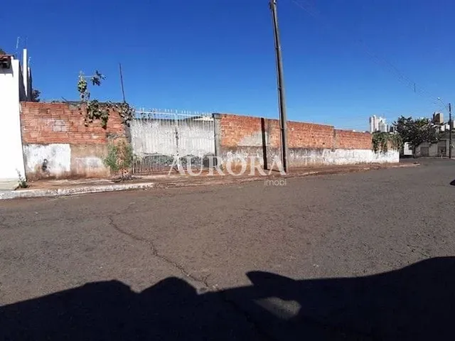 Terreno com 350m², à venda, no bairro Califórnia em Londrina