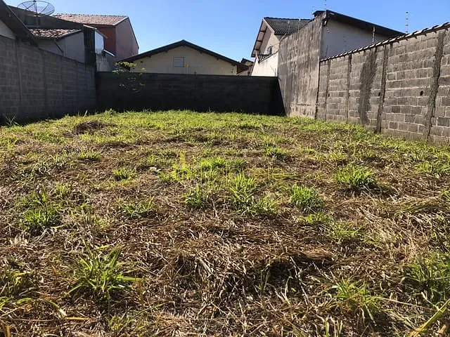 Terreno com 250m², à venda, no bairro Vila Suiça em Pindamonhangaba