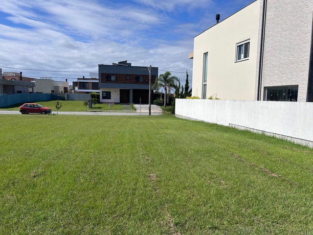 Terreno com 416m², à venda, no bairro Laranjal em Pelotas