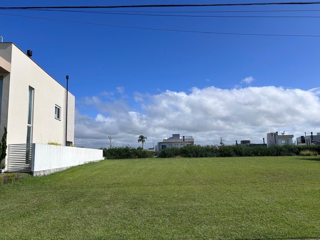 Terreno com 416m², à venda, no bairro Laranjal em Pelotas