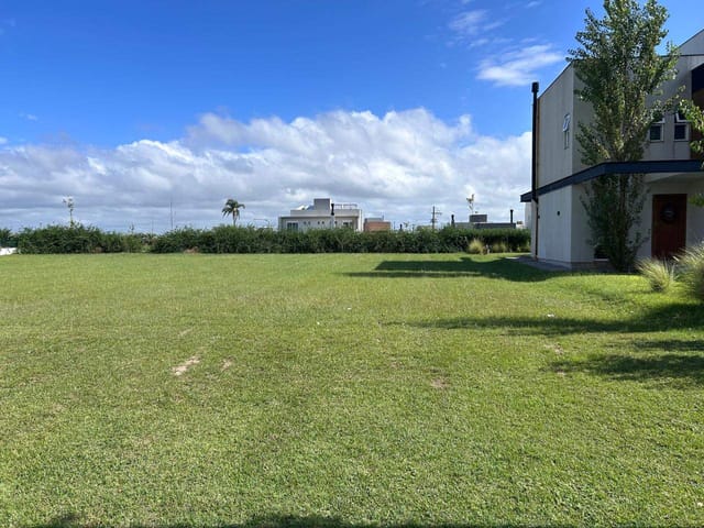 Terreno com 416m², à venda, no bairro Laranjal em Pelotas