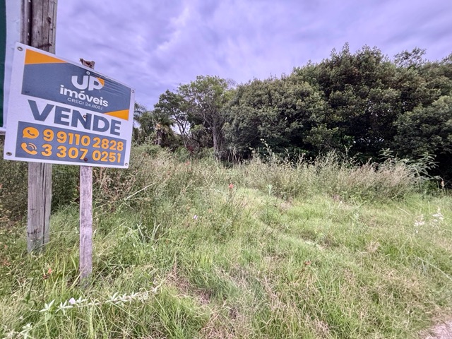 Terreno com 916m², à venda, no bairro Laranjal em Pelotas