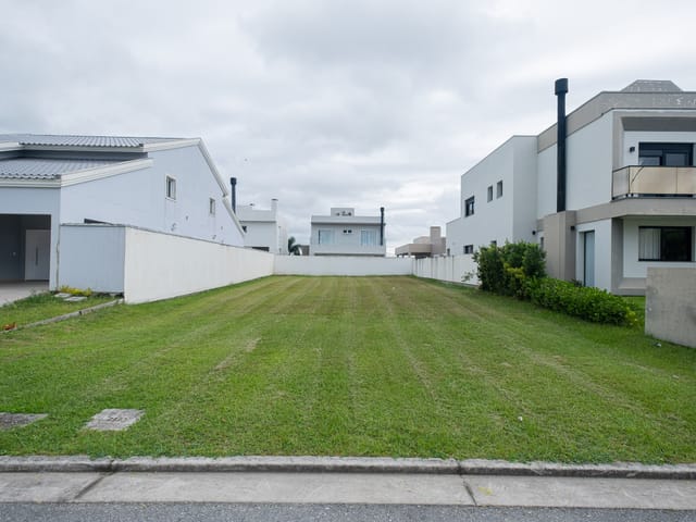 Terreno com 407m², à venda, no bairro Laranjal em Pelotas