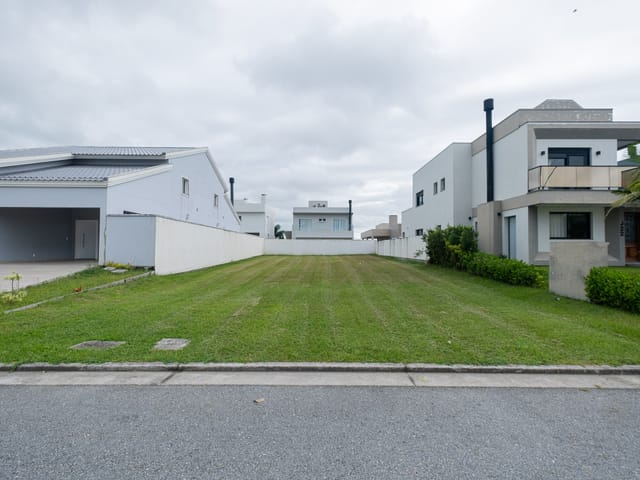Terreno com 407m², à venda, no bairro Laranjal em Pelotas