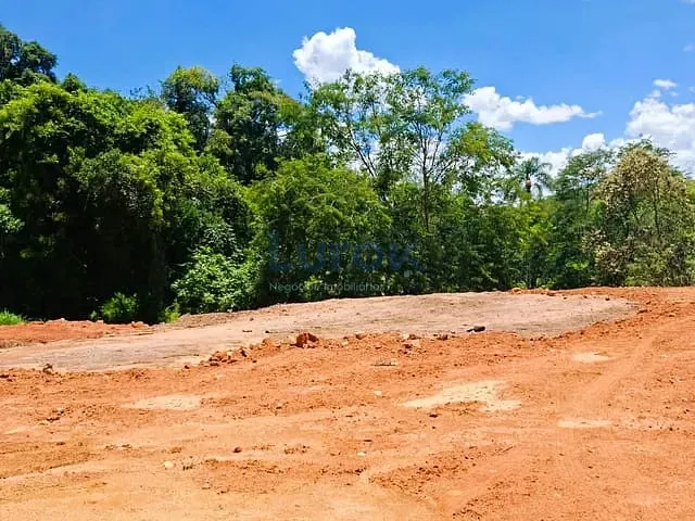 Terreno com 251m², à venda, no bairro Núcleo Habitacional Brumado em Morungaba