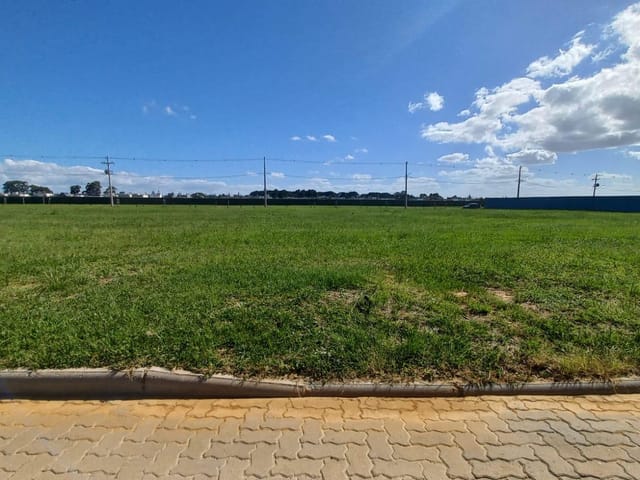 Terreno com 313m², à venda, no bairro Laranjal em Pelotas