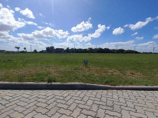 Terreno com 355m², à venda, no bairro Laranjal em Pelotas