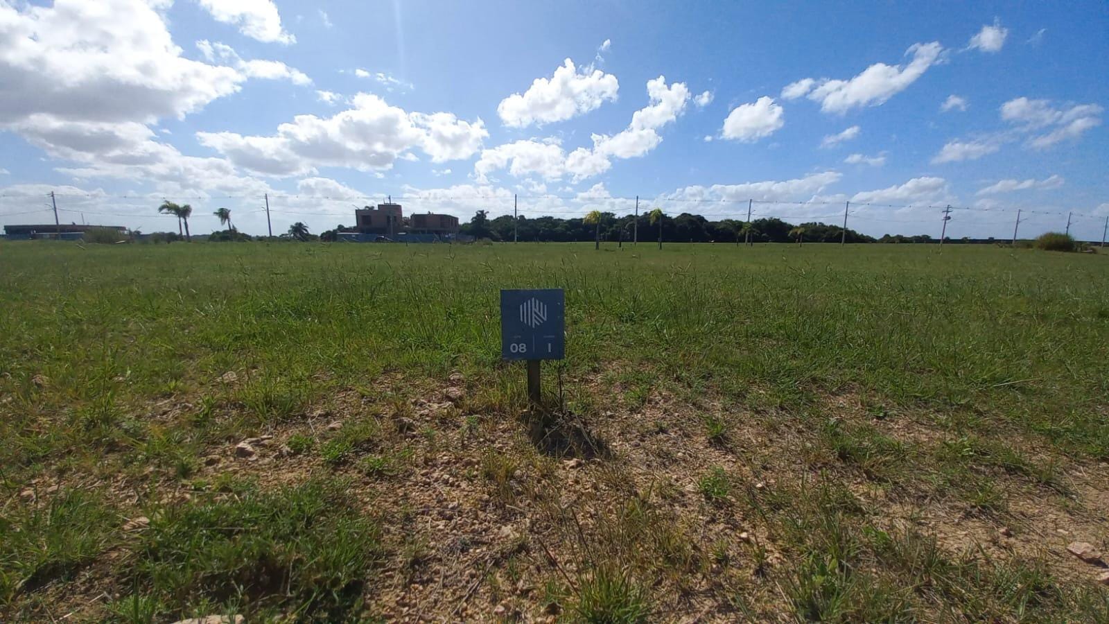 Terreno à venda no Riviera, Laranjal - área total de 354 m², sendo 12 metros de frente por 29 metros de extensão.