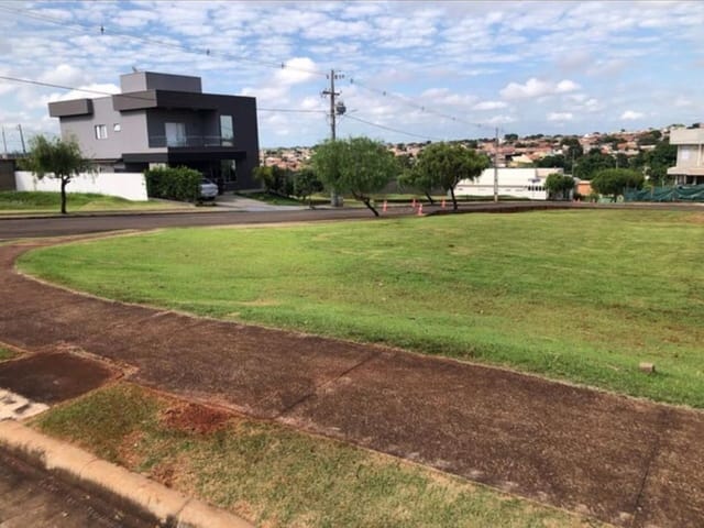 Foto do Terreno - Terreno de esquina à venda no condomínio Araçari, na zona leste de Londrina. | Imobiliária GEUM