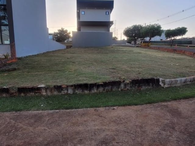 Foto do Terreno - Terreno de esquina à venda no condomínio Araçari, na zona leste de Londrina. | Imobiliária GEUM