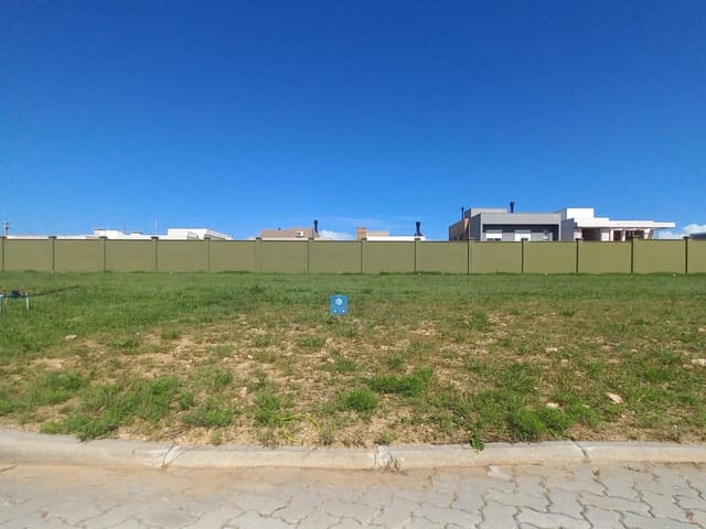 Terreno com 250m², à venda, no bairro Laranjal em Pelotas