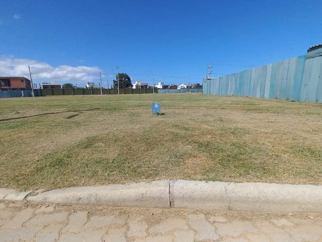 Terreno com 273m², à venda, no bairro Laranjal em Pelotas