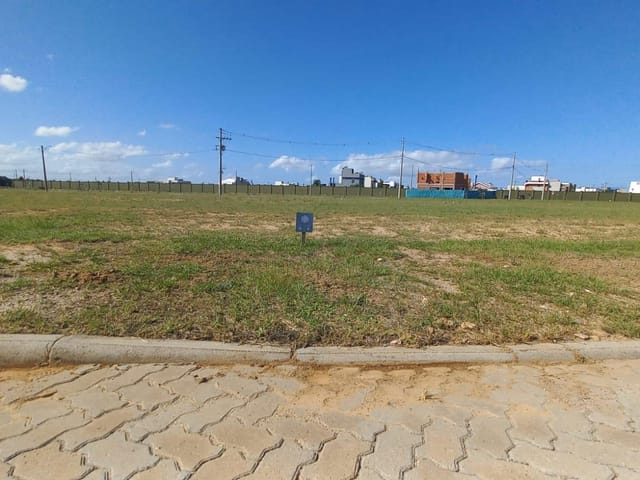 Terreno com 255m², à venda, no bairro Laranjal em Pelotas