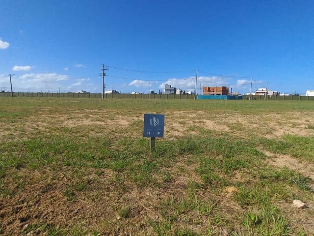 Terreno com 255m², à venda, no bairro Laranjal em Pelotas