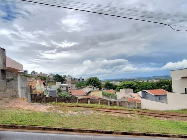 Foto do Terreno - Terreno à venda com suave declive em  em Valinhos, Condomínio Vivendas das Pitangueiras, Valinhos300 m² | Home Hunters