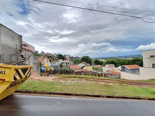 Foto do Terreno - Terreno à venda com suave declive em  em Valinhos, Condomínio Vivendas das Pitangueiras, Valinhos300 m² | Home Hunters