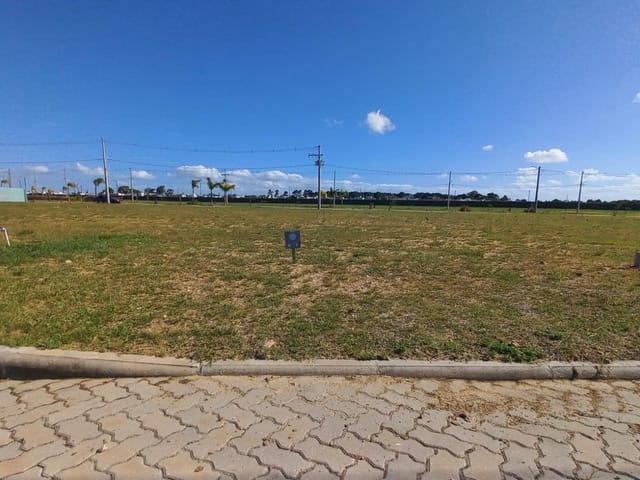 Terreno com 284m², à venda, no bairro Laranjal em Pelotas