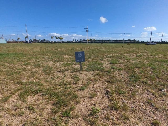 Terreno com 284m², à venda, no bairro Laranjal em Pelotas