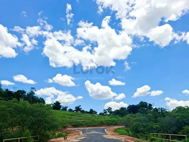 Terreno com 258m², à venda, no bairro Núcleo Habitacional Brumado em Morungaba