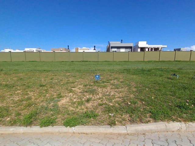 Terreno com 247m², à venda, no bairro Laranjal em Pelotas