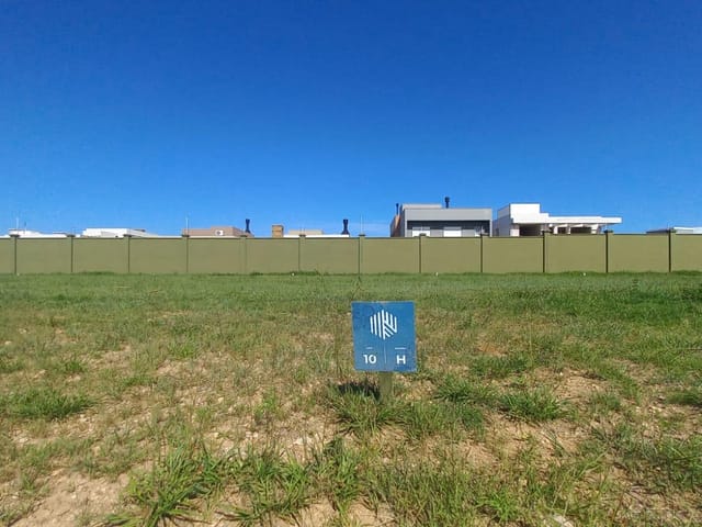 Terreno com 247m², à venda, no bairro Laranjal em Pelotas