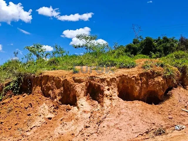 Terreno com 261m², à venda, no bairro Núcleo Habitacional Brumado em Morungaba