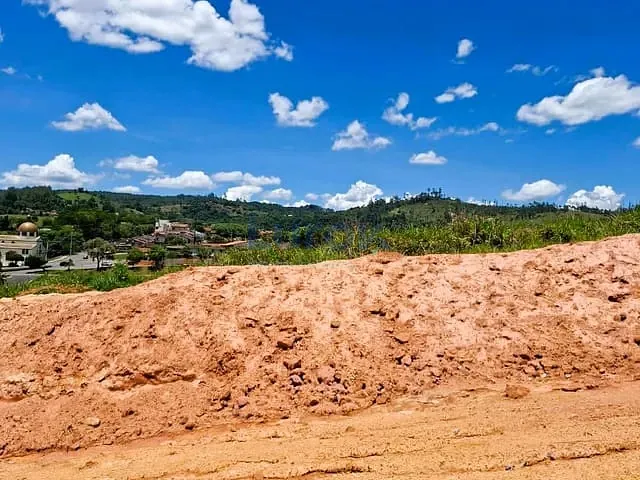 Terreno com 250m², à venda, no bairro Núcleo Habitacional Brumado em Morungaba
