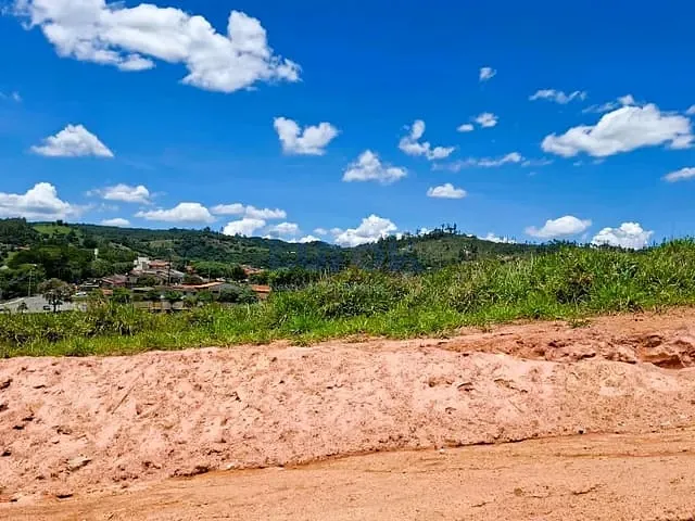 Terreno com 250m², à venda, no bairro Núcleo Habitacional Brumado em Morungaba