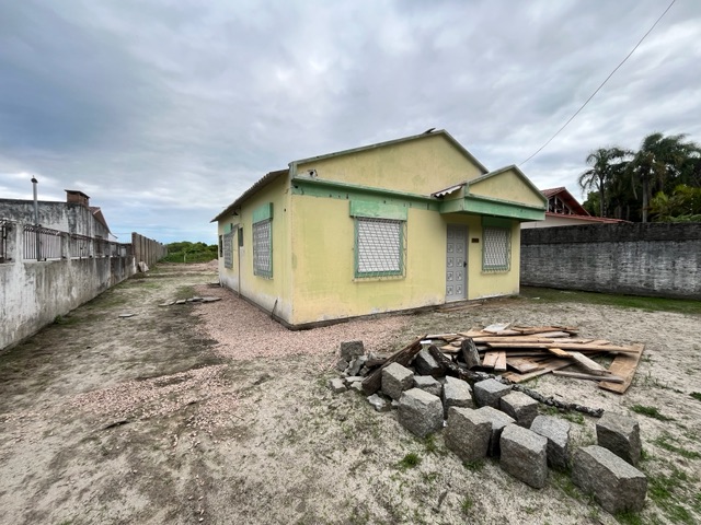 Terreno com 748m², à venda, no bairro Três Vendas em Pelotas