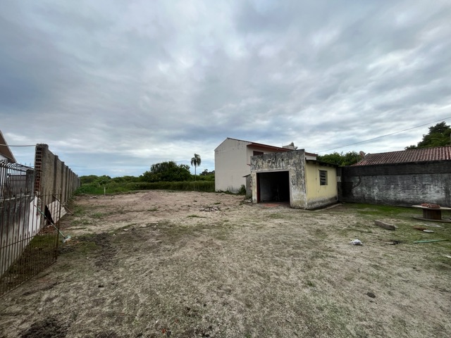 Terreno com 748m², à venda, no bairro Três Vendas em Pelotas