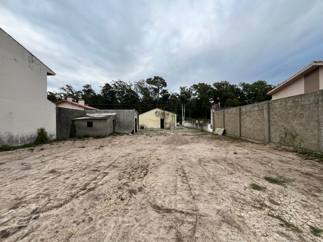 Terreno com 748m², à venda, no bairro Três Vendas em Pelotas