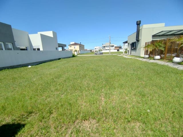 Terreno com 400m², à venda, no bairro Laranjal em Pelotas