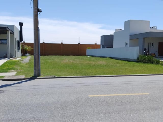 Terreno com 400m², à venda, no bairro Laranjal em Pelotas