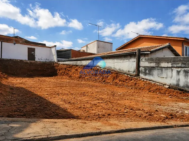 Terreno com 250m², à venda, no bairro Jardim Portugal em São José dos Campos