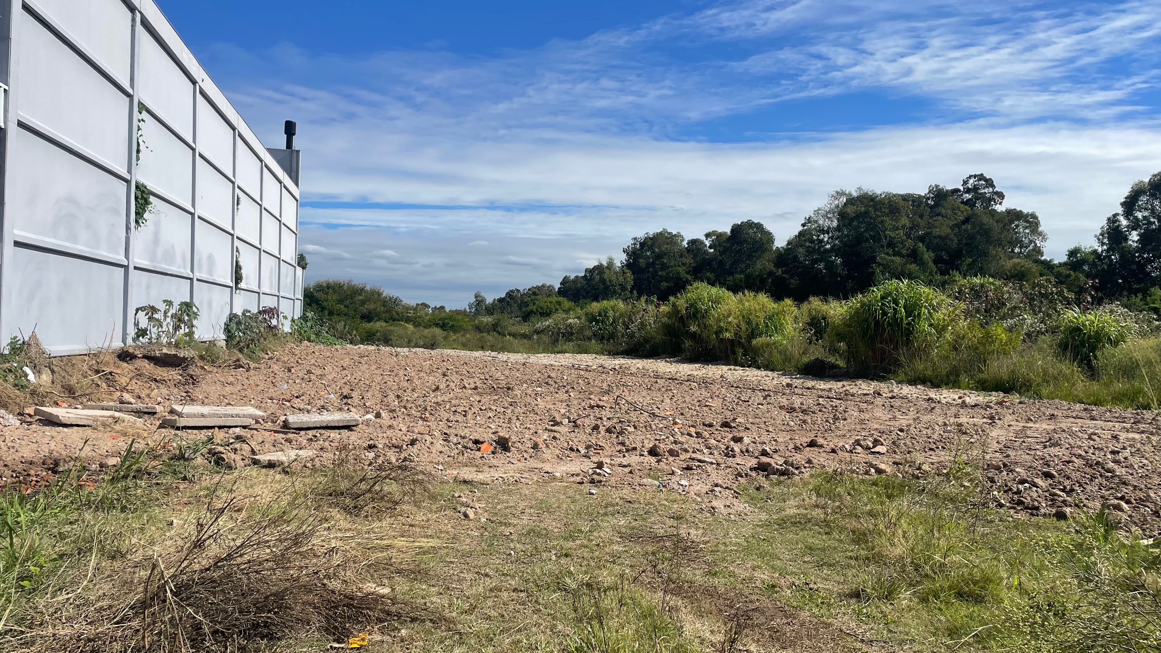Terreno à venda na Avenida Vinte e Cinco de Julho - 1.050 m² de área total, sendo 21 metros de frente por 50 metros de profundidade em região de intenso fluxo.