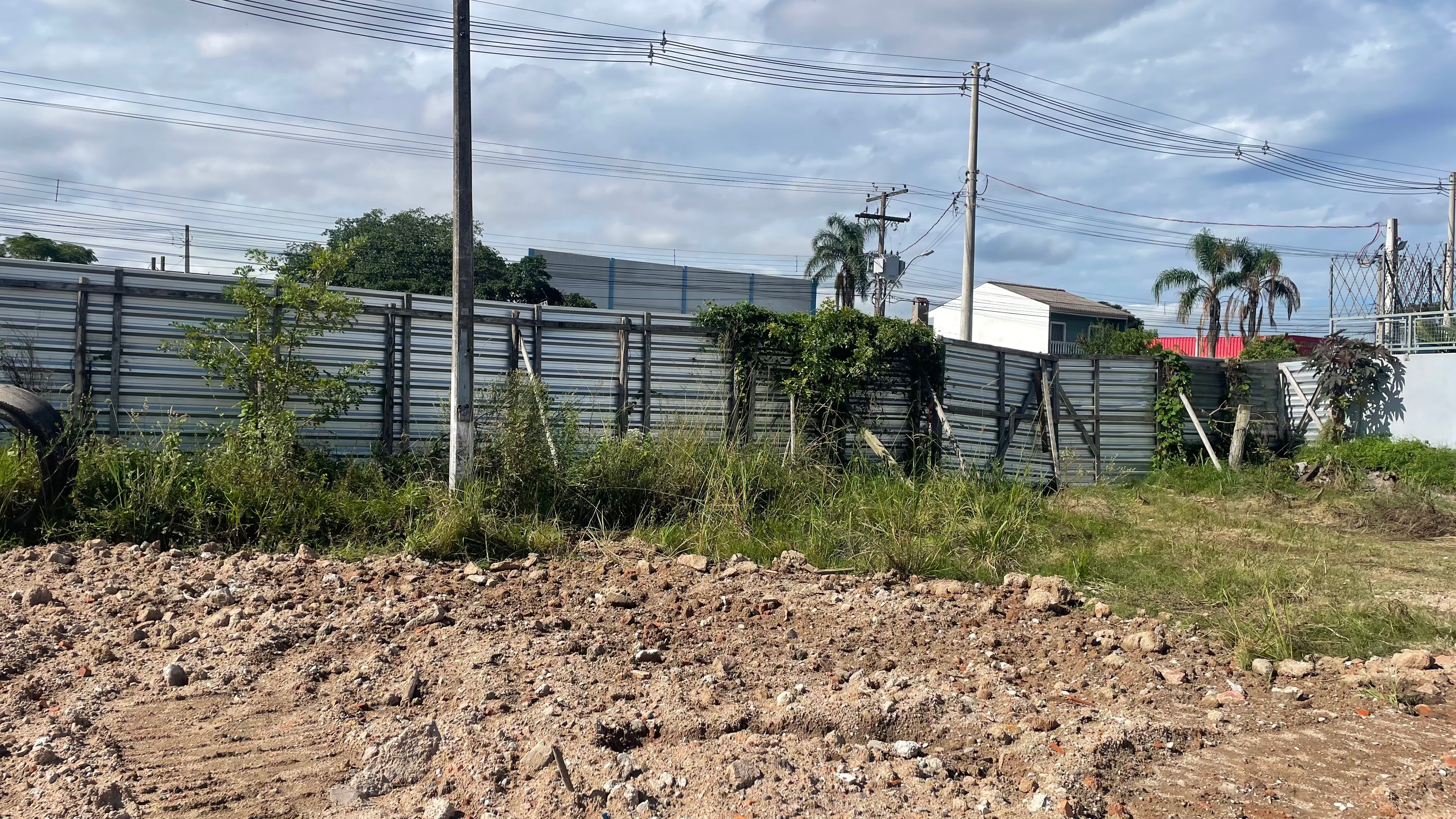 Terreno à venda na Avenida Vinte e Cinco de Julho - 1.050 m² de área total, sendo 21 metros de frente por 50 metros de profundidade em região de intenso fluxo. - 7