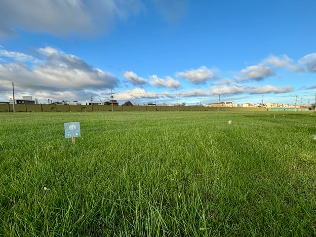 Terreno com 250m², à venda, no bairro Laranjal em Pelotas