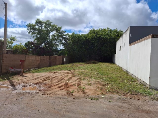 Terreno com 270m², à venda, no bairro Laranjal em Pelotas