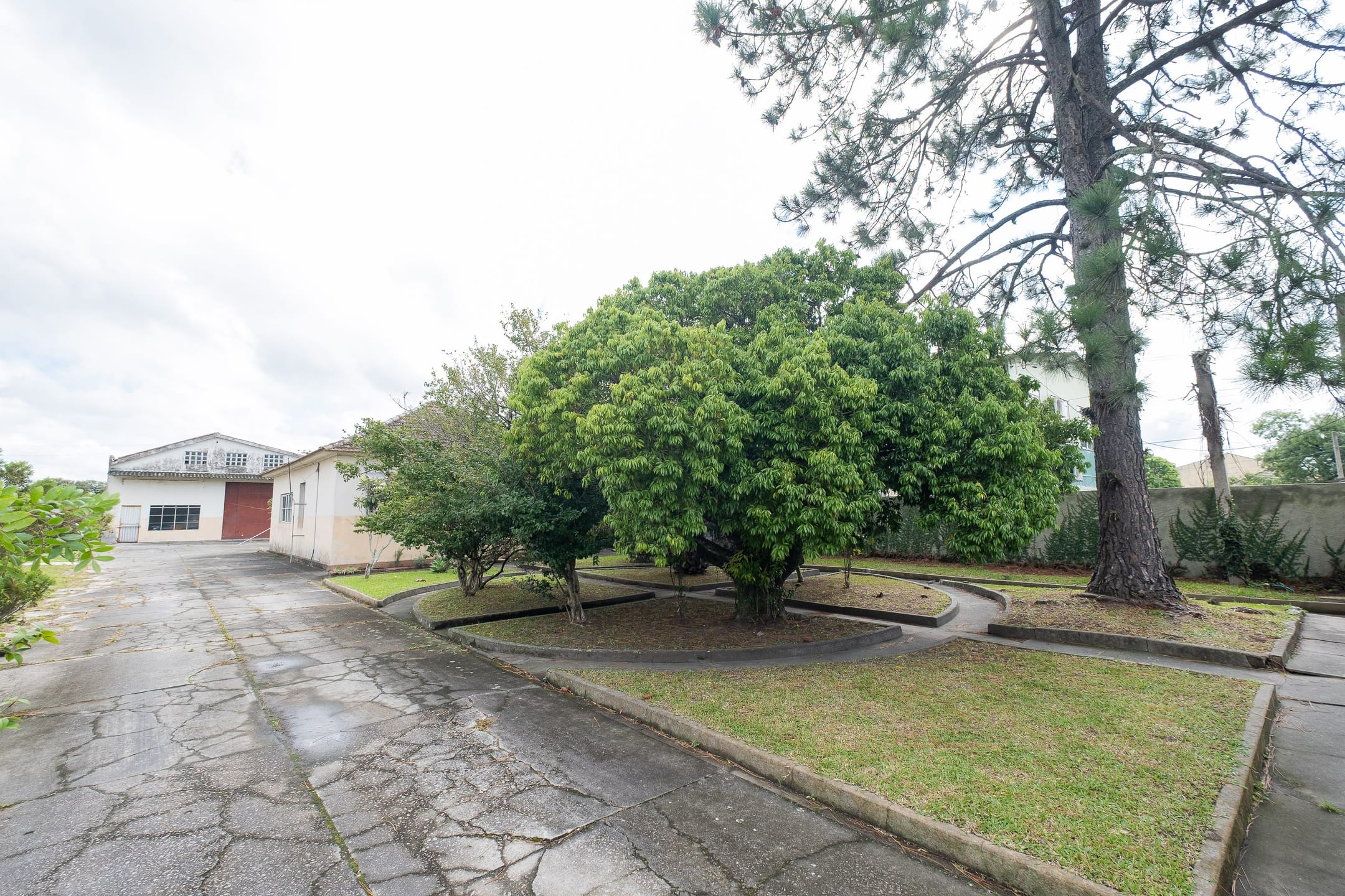 Terreno à venda na Av. Cidade de Lisboa, Fragata - 1.700 m² de área total, com amplo galpão e casa com 4 quartos. - 8