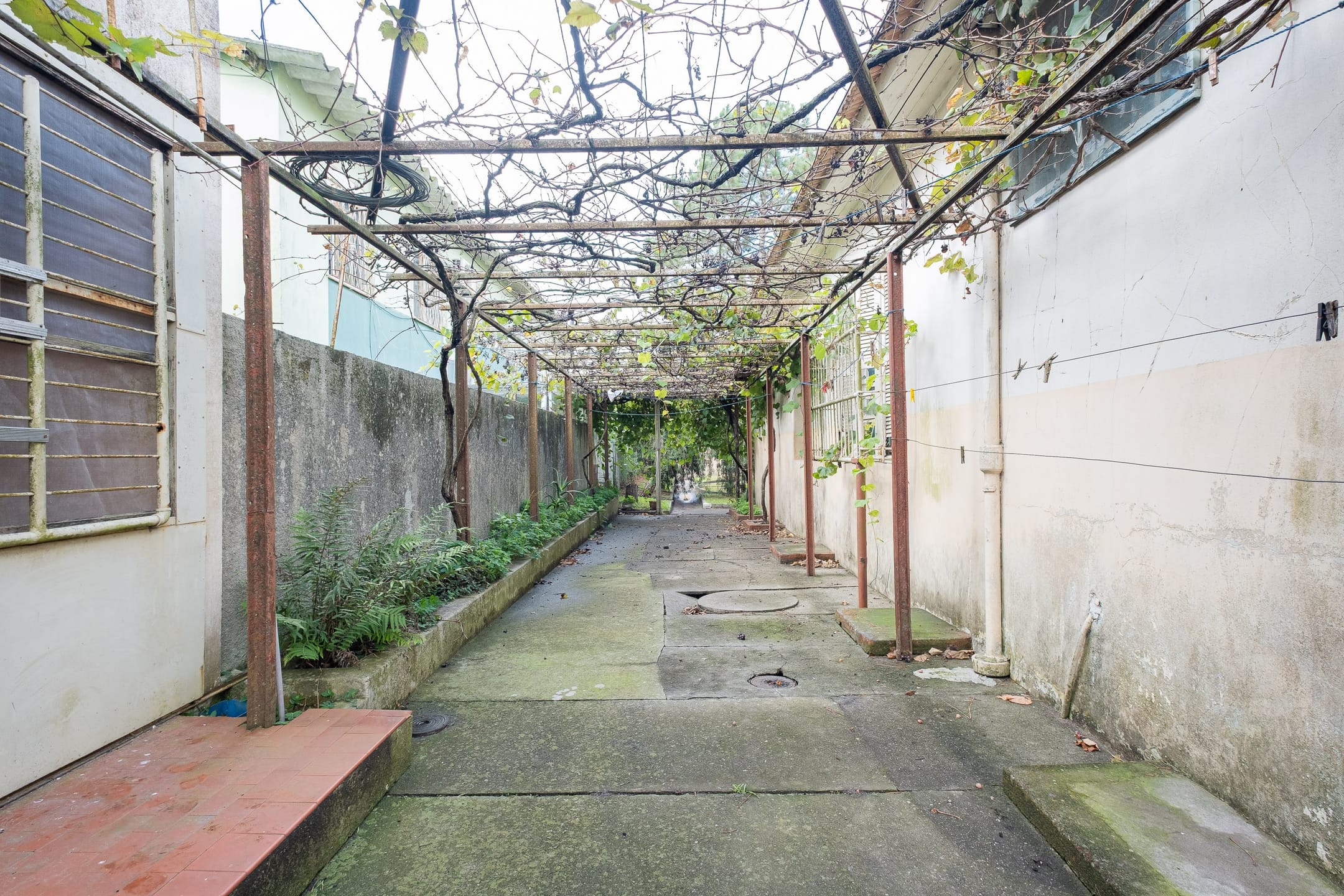 Terreno à venda na Av. Cidade de Lisboa, Fragata - 1.700 m² de área total, com amplo galpão e casa com 4 quartos. - 10