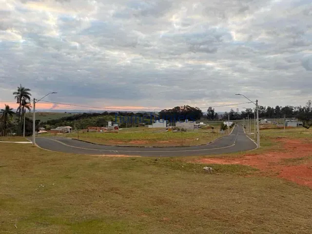 Terreno com 428m², à venda, no bairro Colinas do Castelo em Jaguariúna