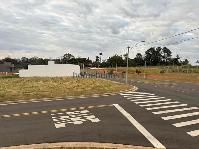 Terreno com 428m², à venda, no bairro Colinas do Castelo em Jaguariúna