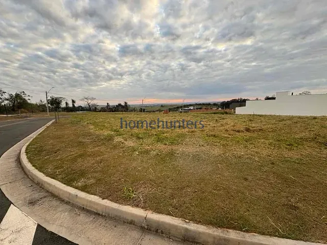 Terreno com 428m², à venda, no bairro Colinas do Castelo em Jaguariúna