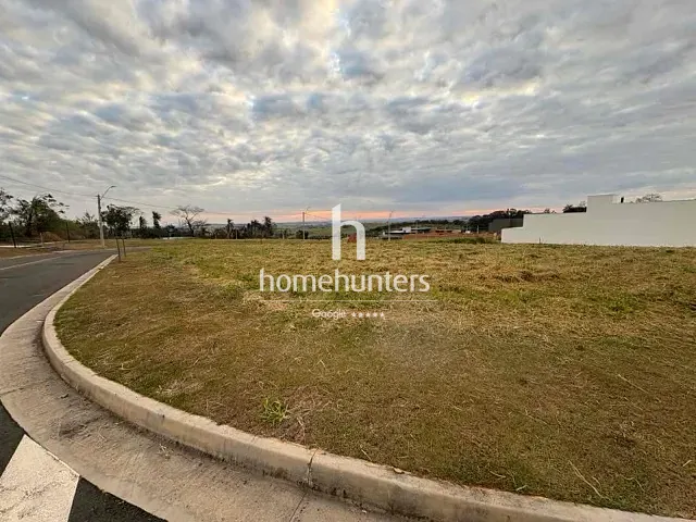 Terreno com 428m², à venda, no bairro Colinas do Castelo em Jaguariúna