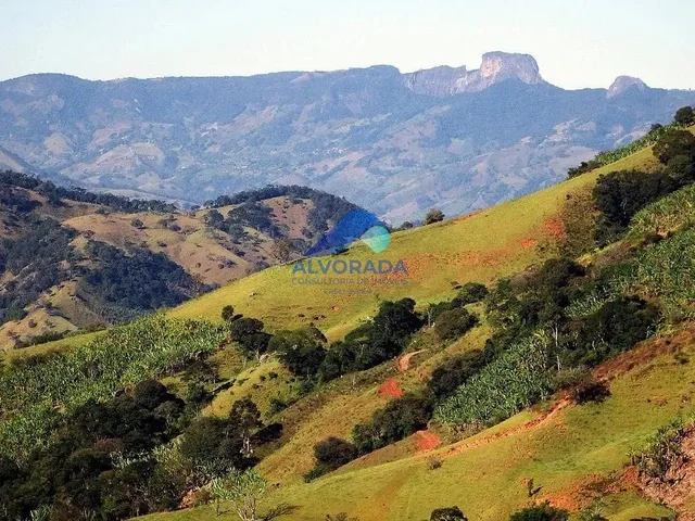 Terreno com 1078m², à venda, no bairro Centro em Gonçalves