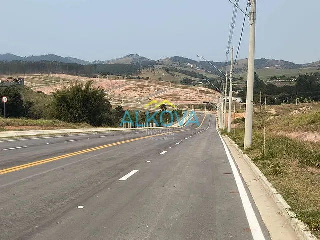 Terreno com 270m², à venda, no bairro Jardim Imperial em São José dos Campos